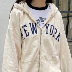 Brandy Melville CARLA Christy NEW YORK HOODIE - cream/navy blue